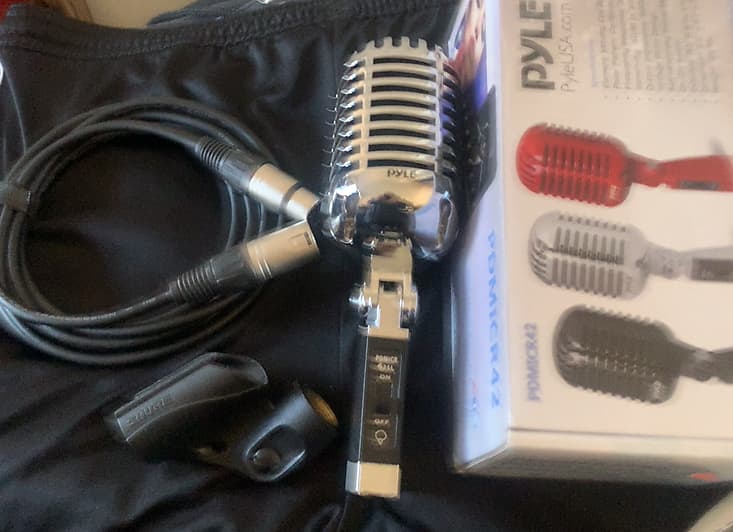 Pyle Pyle PDMICR42SL Classic Retro Dynamic Vocal Microphone Reverb
