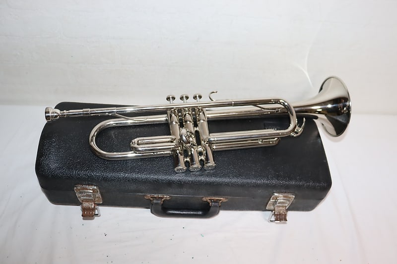 美品　YAMAHA YTR-135 Yamaha YTR-135 Bb Trumpet 1972-1977 with Hard Case