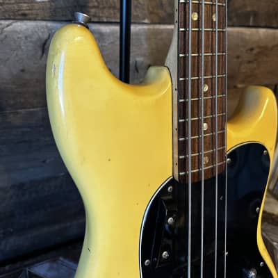 BIG SUMMER BLOWOUT// VINTAGE ALL ORIGINAL Fender Musicmaster Bass 1972 - 1979 - Olympic White image 2