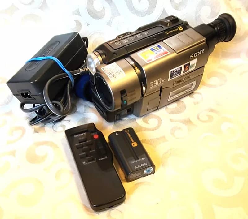 Sony CCDTRV43 Hi8 Tape Standard Definition Camcorder Reverb