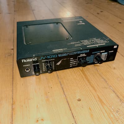 Roland JV-1010 64-Voice Synthesizer Module