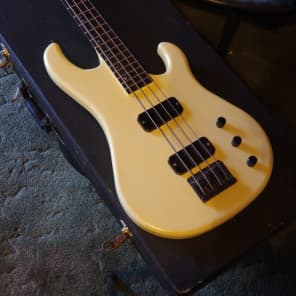Gibson IV bass 1987  White image 11