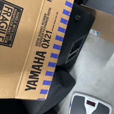 Yamaha QX21 Digital Sequence Recorder with original box image 13