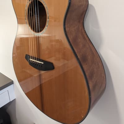 Breedlove Pursuit Concert Cutaway Acoustic/Electric Guitar Gloss Natural image 3