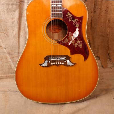 Gibson  Dove 1967 - Sunburst image 2