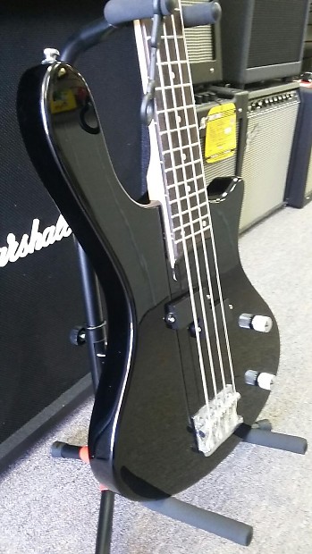 ベース Washburn T12 Washburn Taurus T12 Electric Bass Pack Black | Guitar Center
