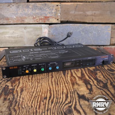 Roland SDE 1000 Digital Delay