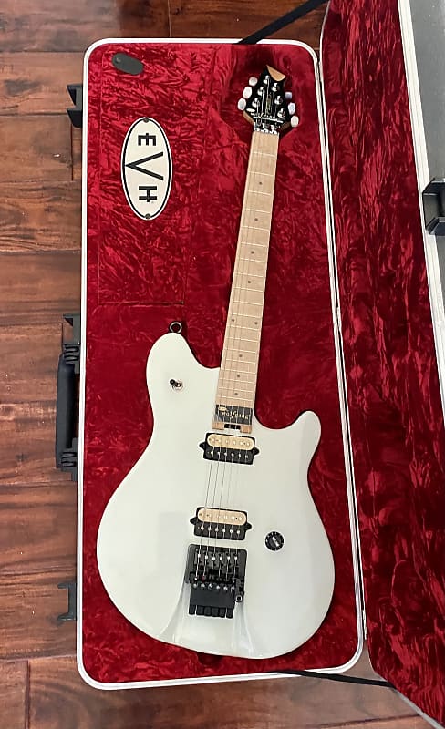 Peavey Wolfgang Standard USA (1996) Ivory w/ Steinberger Trans Trem (1987)