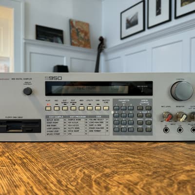 Akai S950 MIDI Digital Sampler 1988 - White