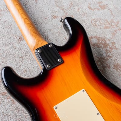 bacchus universe series　サンバースト　ストラトタイプ Bacchus Universe Series Strat SSS Roasted - 3 Tone Sunburst