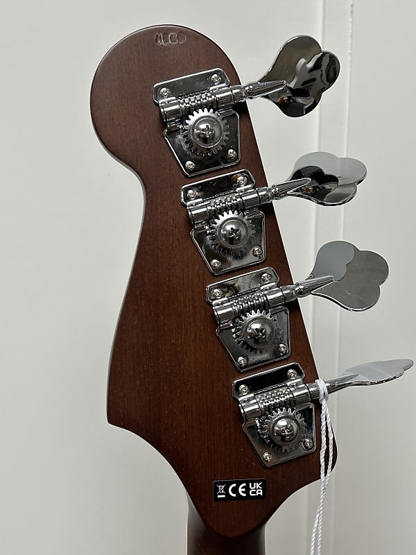 Fender Kingman Bass Acoustic Bass Guitar with Walnut Fender Kingman Bass Acoustic Bass Guitar with Walnut