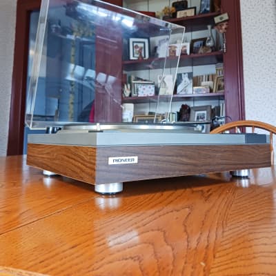 Damn Near Mint Pioneer Pl-115D Made in Japan 🇯🇵 that has a plinth with a Walnut Finish, Beautiful Unit! image 9