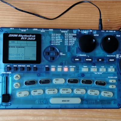 Zoom RhythmTrak RT-223 - Drum Machine module (w/MIDI IN-OUTs))
