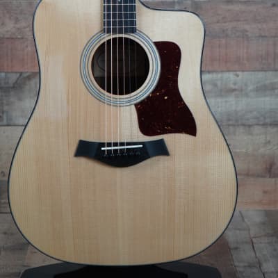 210ce Plus 6-String | Sitka Spruce Top | Layered Rosewood Back and Sides | Tropical Mahogany Neck | West African Crelicam Ebony Fretboard | Expression System® 2 Electronics | Venetian Cutaway | Aerocase image 2