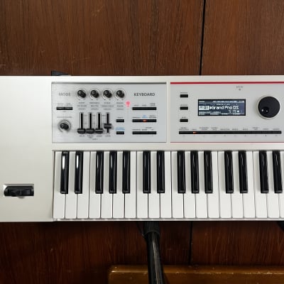 Roland JUNO-DS 61 61-key Synthesizer Special Edition White w/ gig