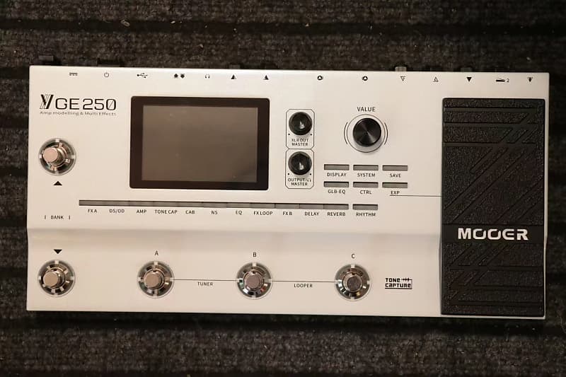 Mooer GE-250 Amp Modeling & Multi Effect Processor White