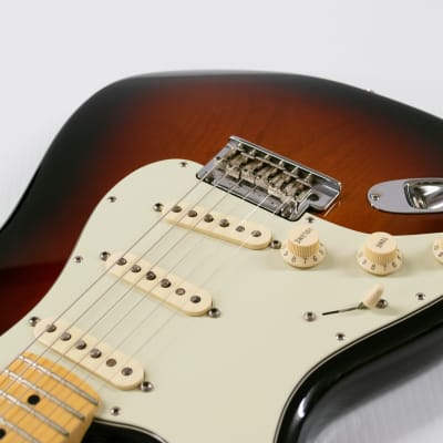 Fender American Professional Stratocaster Left-handed - 3-Color Sunburst with Maple Fingerboard image 5