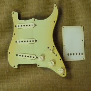 Fender Road Worn ピックアップ 51V48t+eGKL._UF894,1000_QL80_.jpg