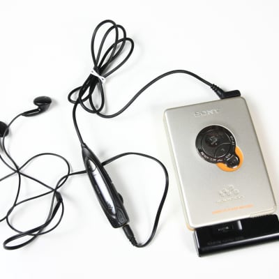 SONY walkman cassette player WM-EX621 working image 1