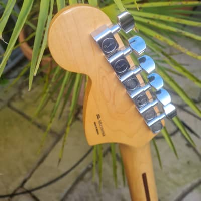 Fender Deluxe Lone Star Stratocaster 2014 - 2016 Burgundy Mist Metallic image 5