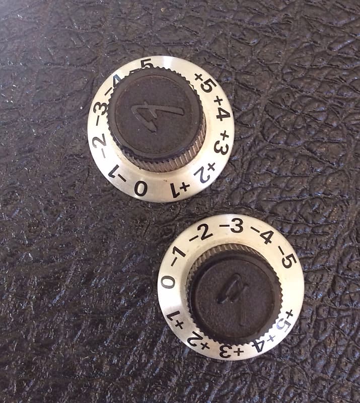 Original Fender F logo knobs 1975 aluminum skirt