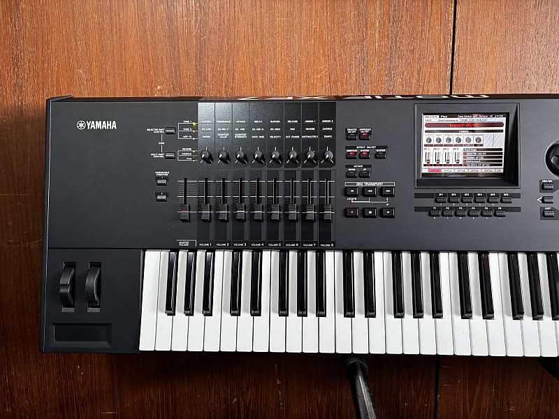 Yamaha MOTIF XF7 76-key Workstation w/ gig bag | Reverb