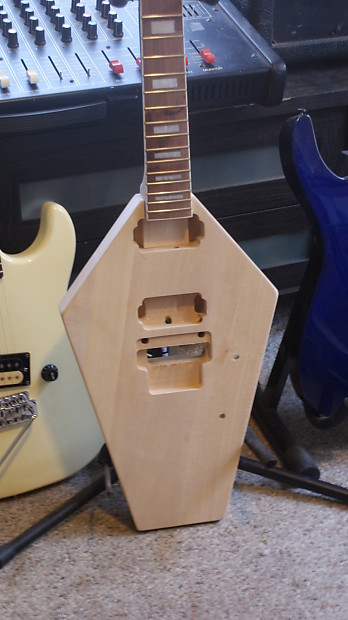 Coffin guitar kit top