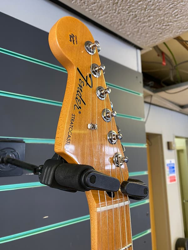 Fender Mexican Standard Stratocaster Arctic White 2012 Left Fender Mexican Standard Stratocaster Arctic White 2012 Left
