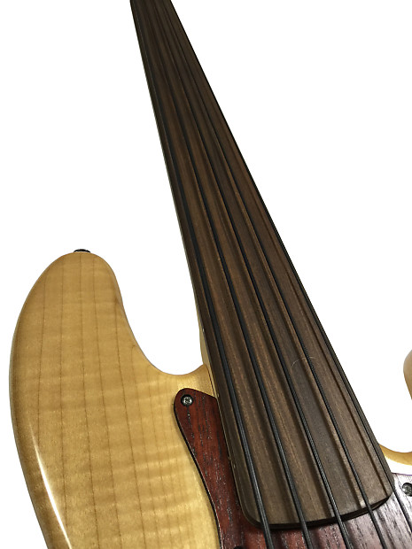 Fender 5 string fretless clearance bass