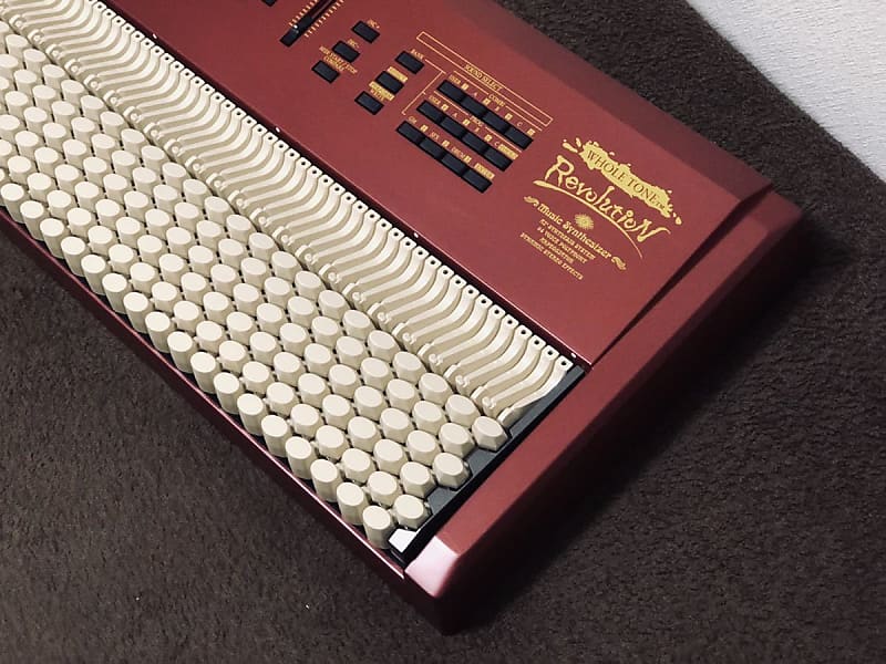 Wholetone Revolution synthesizer (chromatone keyboard muto