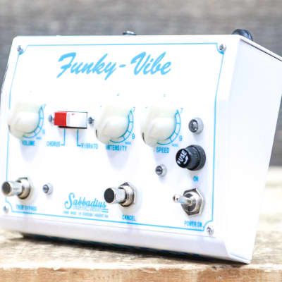 Sabbadius Custom Shop Funky-Vibe Woodstock Chorus Vibrato Effect Pedal w/Box image 2