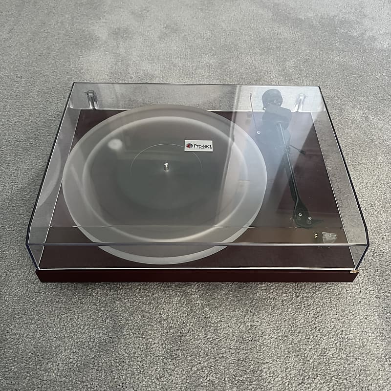 Pro-Ject Debut EVO 2 Hi-Fi Turntable Record Player with Carbon Fiber Tonearm Pick It 2M Ortofon Cartridge and Acrylic Platter  			