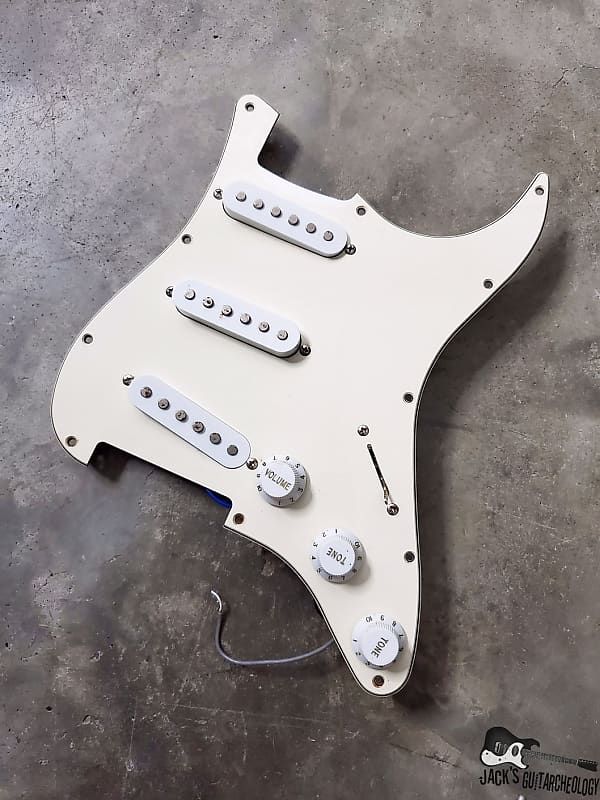 Stratocaster SSS Loaded Pickguard #20 (1990s, White) image 1