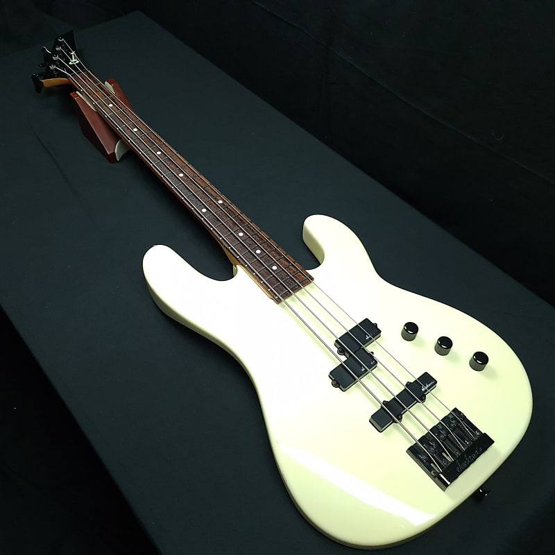 Charvel Model 2B 1988 Pearl White Made in Japan Vintage Bass