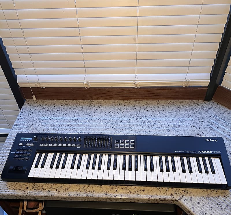 Roland midi keyboard on sale 61 keys