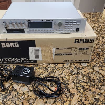 Korg Triton Rack Rackmount 60-Voice Polyphonic Workstation 2000 - 2005 - Silver