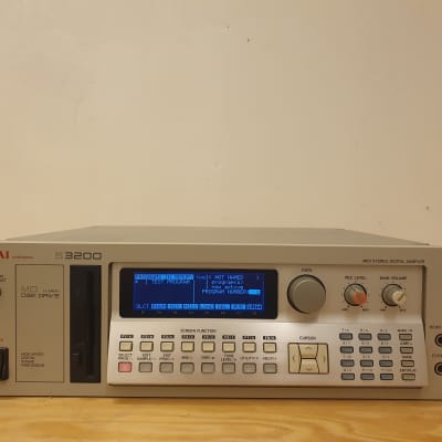 Akai S3200 MIDI Stereo Digital Sampler