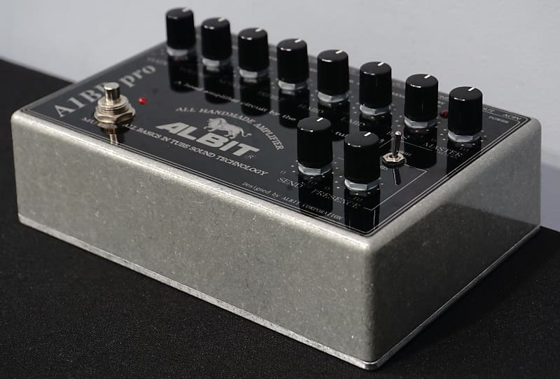 Albit A1BP PRO 12AX7 Tube & Pre-Amp W/ Semiconductor - Hand
