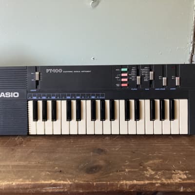 Casio PT-100 32-Key Mini Synthesizer 1980s
