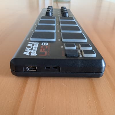 Akai LPD8 MIDI Controller image 4