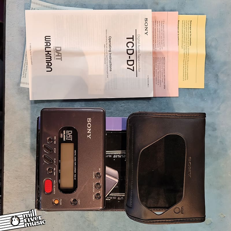 Sony DAT Walkman TCD-D7 w/ original Case, Box and Manuals Used