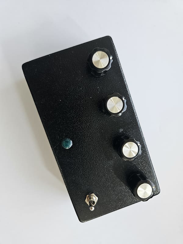 Skychord Electronics Unknown Early Model oscillator pedal Reverb