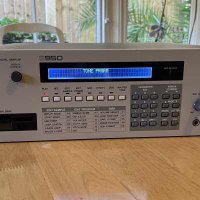 Akai S-950 Sampler | Reverb