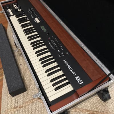 Hammond XK-1 Organ 2010s like new with flight case!