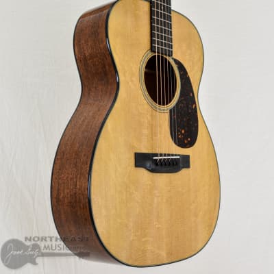 C.F. Martin Custom Shop "00" Bearclaw Sitka Spruce w/ Quilted Mahogany Back and Sides (s/n: 7347) image 1
