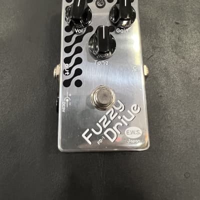 E.W.S. Fuzzy Drive ギターエフェクター Fuzzy Drive｜エフェクターブランド、ギター/ベースのリペア E.W.S.