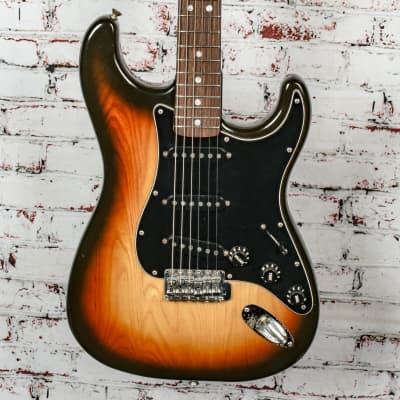 Fender Vintage 1979 Stratocaster Electric Guitar, Sunburst w/ Original Case x2674 (USED) for sale