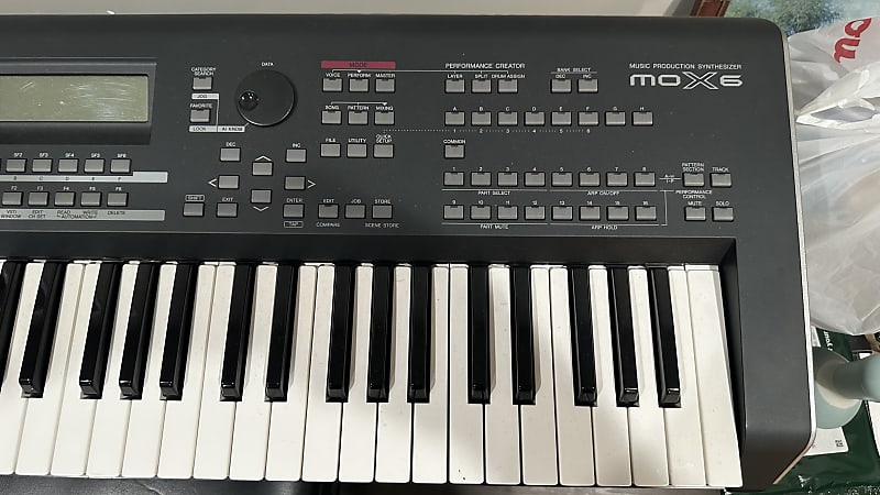 Yamaha MOX6 Production Synthesizer 2006 - Present - Black