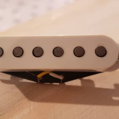 Fender USA Strat PICKUPS #016730 2 pickups , 80s, reads 6.20 and