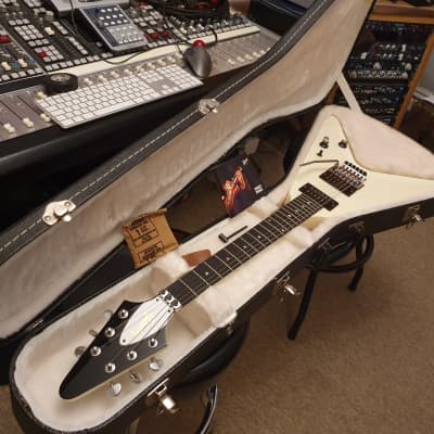 RARE Gibson Flying V Factory Original Floyd Rose Tremolo Limited Edition Special Run Guitar image 4